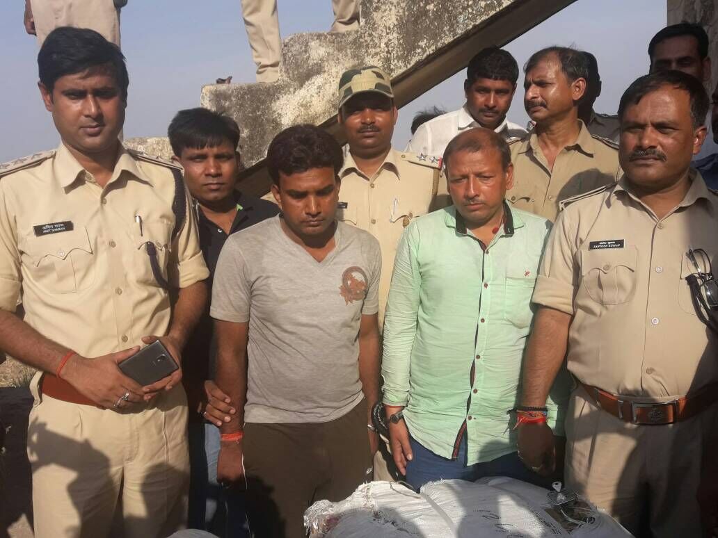शेखपुरा पुलिस को बड़ी कामयाबी ,ट्रक को अगवा कर लूटा गया तीस लाख का कपड़ा बरामद, दो अपराधी गिरफ्तार