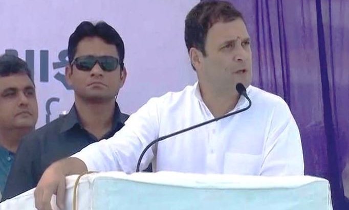 राहुल ने पीएम मोदी पर साधा शायराना निशाना बोले- दाम बांधो, काम दो, वर्ना खाली करो सिंहासन राहुल ने पीएम मोदी पर साधा शायराना निशाना बोले- दाम बांधो, काम दो, वर्ना खाली करो सिंहासन