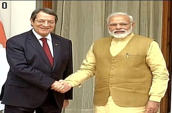 साइप्रस के राष्ट्रपति से मिले PM मोदी, दिया गया गार्ड ऑफ ऑनर साइप्रस के राष्ट्रपति से मिले PM मोदी, दिया गया गार्ड ऑफ ऑनर