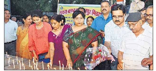 सुकुमा में शहीद जवानों को दी कैडिल जलाकर श्रद्धांजलि