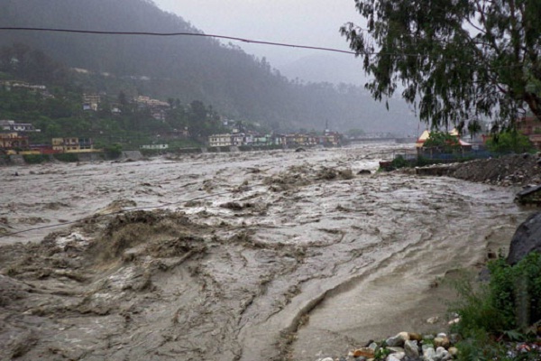 उत्तराखंड में बादल फटा, 7 जवानों समेत 11 लापता, चार लोगों के शव बरामद