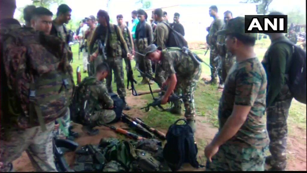 झारखंड: लातेहार में बड़ा नक्सली हमला, 6 जवान शहीद, 9 घायल झारखंड: लातेहार में बड़ा नक्सली हमला, 6 जवान शहीद, 9 घायल