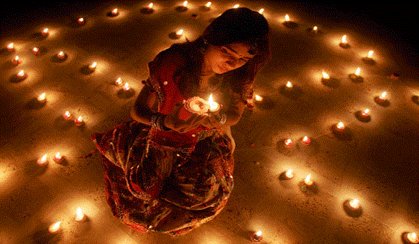 दिवाली 2017: बेहतरीन रंगोली से सजाएं अपना घर और करें माता लक्ष्मी को खुश