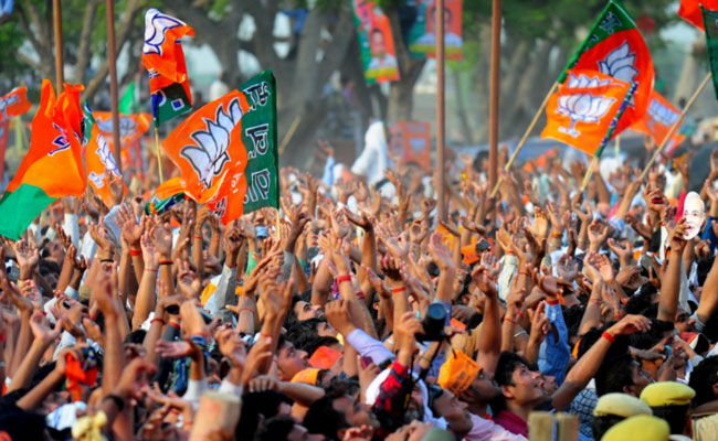BJP ने कर्नाटक विधानसभा चुनाव जीतने के लिए चला यह बड़ा दांव, विपक्षी दलों के उड़े होश BJP ने कर्नाटक विधानसभा चुनाव जीतने के लिए चला यह बड़ा दांव, विपक्षी दलों के उड़े होश