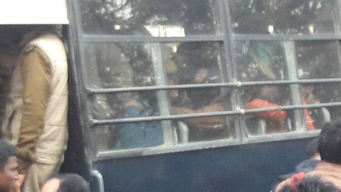 वाराणसी: आधीरात और पहुंची पुलिस,  25 युवक और 7 युवतियां अर्धनग्न हालत में और फिर .....