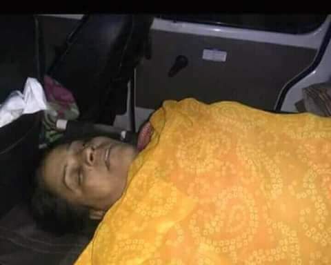 सरकार और सर्वोच्च न्यायालय के आदेश से थम रही उत्तर प्रदेश के शिक्षामित्रों की सांसें सरकार और सर्वोच्च न्यायालय के आदेश से थम रही उत्तर प्रदेश के शिक्षामित्रों की सांसें