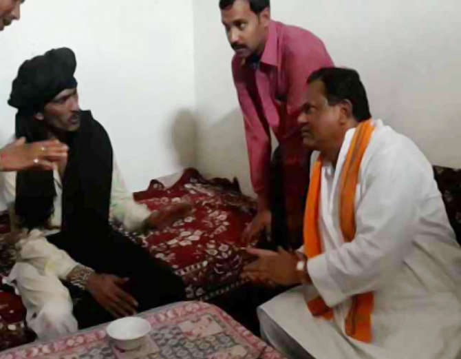 बड़ा खुलासा: हरियाणा ही नहीं छत्तीसगढ़ में भी बीजेपी के नेता मुरीद है कंबल बाले बाबा के बड़ा खुलासा: हरियाणा ही नहीं छत्तीसगढ़ में भी बीजेपी के नेता मुरीद है कंबल बाले बाबा के