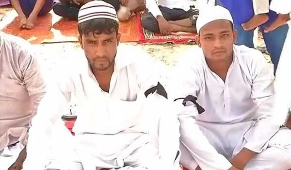 बल्लभगढ़ में लोगों ने नहीं मनाई ईद, काली पट्टी बांधकर अदा की नमाज