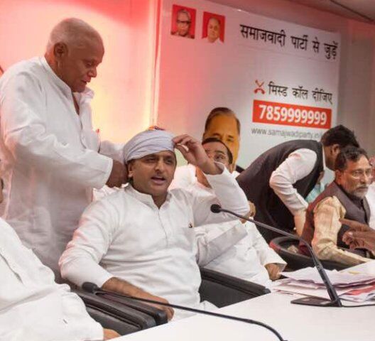 अखिलेश ने EVM पर दिया चौकाने वाला बयान, फिर मची खलबली! अखिलेश ने EVM पर दिया चौकाने वाला बयान, फिर मची खलबली!
