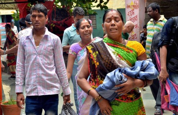गोरखपुर में 24  घंटे के भीतर फिर हुयी 16 बच्चों की मौत