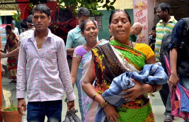 गोरखपुर में 24 घंटे के भीतर फिर हुयी 16 बच्चों की मौत गोरखपुर में 24 घंटे के भीतर फिर हुयी 16 बच्चों की मौत