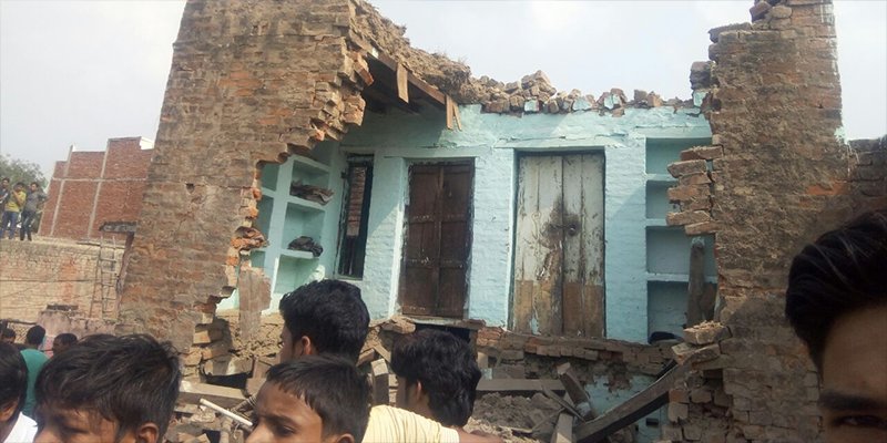 कानपुर : पटाखे बनाने वाली फैक्ट्री में जोरदार ब्लास्ट, एक की मौत कानपुर : पटाखे बनाने वाली फैक्ट्री में जोरदार ब्लास्ट, एक की मौत