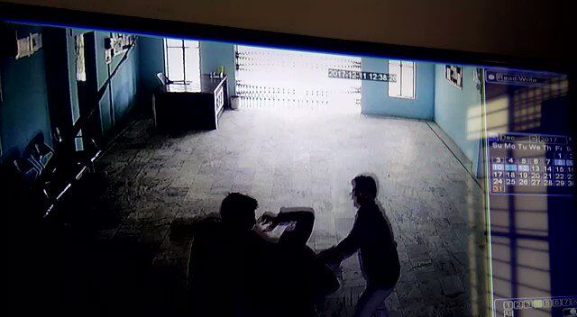 बिजनौर: स्कूल में सरेआम गुंडा गर्दी सीसीटीवी कैमरे में कैद