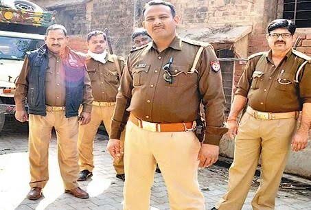 हरदोई : पिकअप से घर लौट रहे एचसीपी की सरकारी पिस्टल हुई गायब हरदोई : पिकअप से घर लौट रहे एचसीपी की सरकारी पिस्टल हुई गायब