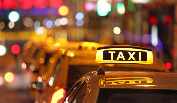 इस शख्स ने शराब के नशे में बुक की टैक्सी और घूम आया तीन देश, जब नशा उतरा तो...