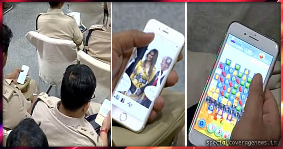 मुख्यमंत्री के कार्यक्रम में मोबाइल पर गेम खेल रहे पुलिस अधिकारी, कैमरे में हुए कैद