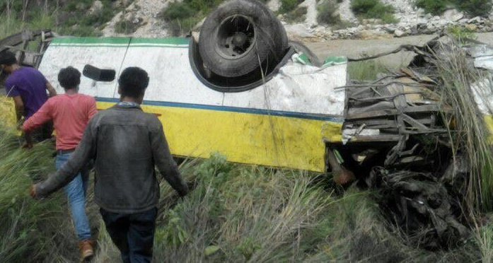 दर्दनाक हादसा : शिमला में खाई में गिरी बस, 28 की मौत, कई घायल