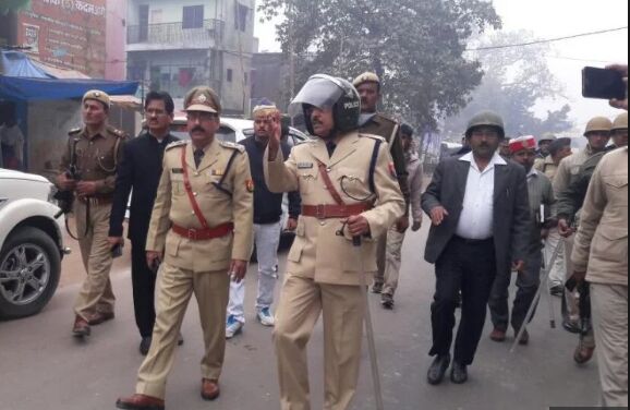 कासगंज में स्तिथि सामान्य, तीसरे दिन बाजार खुला तो जनता ने ली राहत की सांस, लोग बाजार की और दौड़े