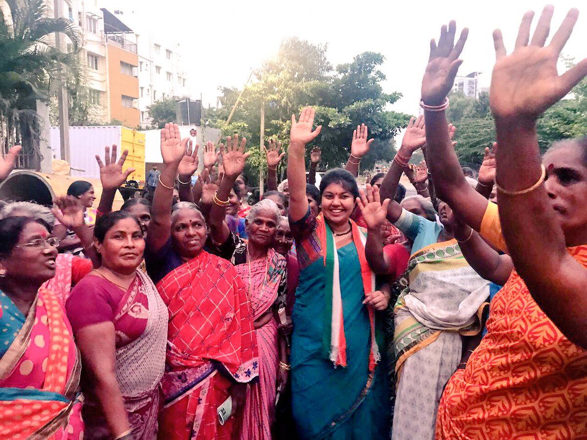 कर्नाटक में बीजेपी को झटका, कांग्रेस की सौम्या रेड्डी जीत के करीब