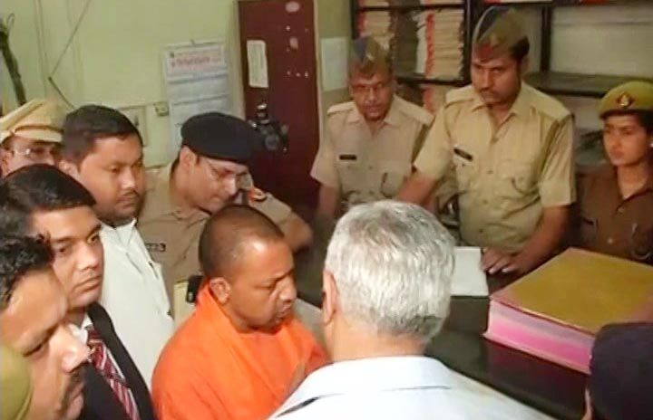 योगी सरकार का सरदर्द बने जातीय तनाव और लव जिहाद, जानिये पूरा मामला योगी सरकार का सरदर्द बने जातीय तनाव और लव जिहाद, जानिये पूरा मामला