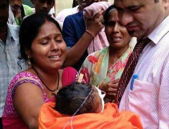 यूपी में 63 बच्चों की मौत का जिम्मेदार कौन? यूपी में 63 बच्चों की मौत का जिम्मेदार कौन?