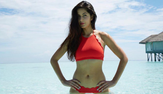 कैटरीना कैफ ने रेड टू पीस में दिखाया Hot look, पानी में लगाई आग! कैटरीना कैफ ने रेड टू पीस में दिखाया Hot look, पानी में लगाई आग!