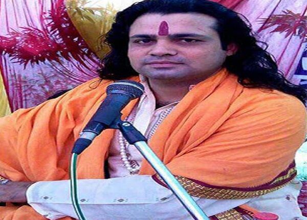 ढोंगी बाबा की खुली पोल, महिला संग रंगरलियां मनाने की तस्वीरें वायरल