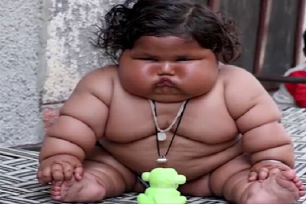 8 महीने की बच्ची का वजन जानकर हो जायेगे हैरान, खाती है चार गुना ज्यादा खाना