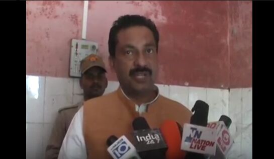 बीजेपी विधायक ने प्राइमरी स्कूल में जाकर लिया पढाई का हाल चाल बीजेपी विधायक ने प्राइमरी स्कूल में जाकर लिया पढाई का हाल चाल