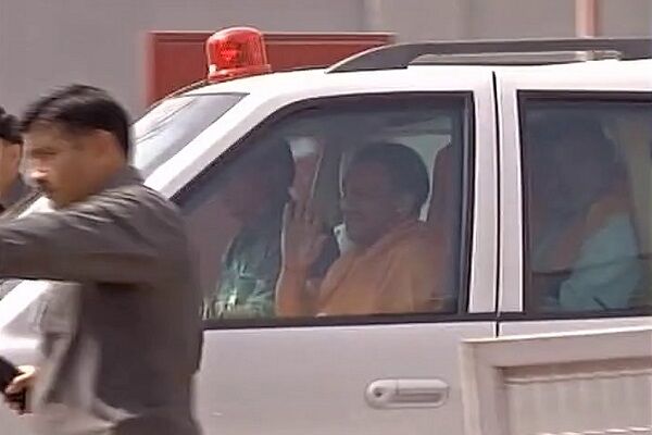 मुख्यमंत्री योगी आदित्यनाथ ने लोकसभा सीट से दिया इस्तीफा!