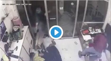 सीसीटीवी में कैद हुई मथुरा लूट की वारदात, कैसे रौंदा गोली मारने के बाद देखें वीडियो