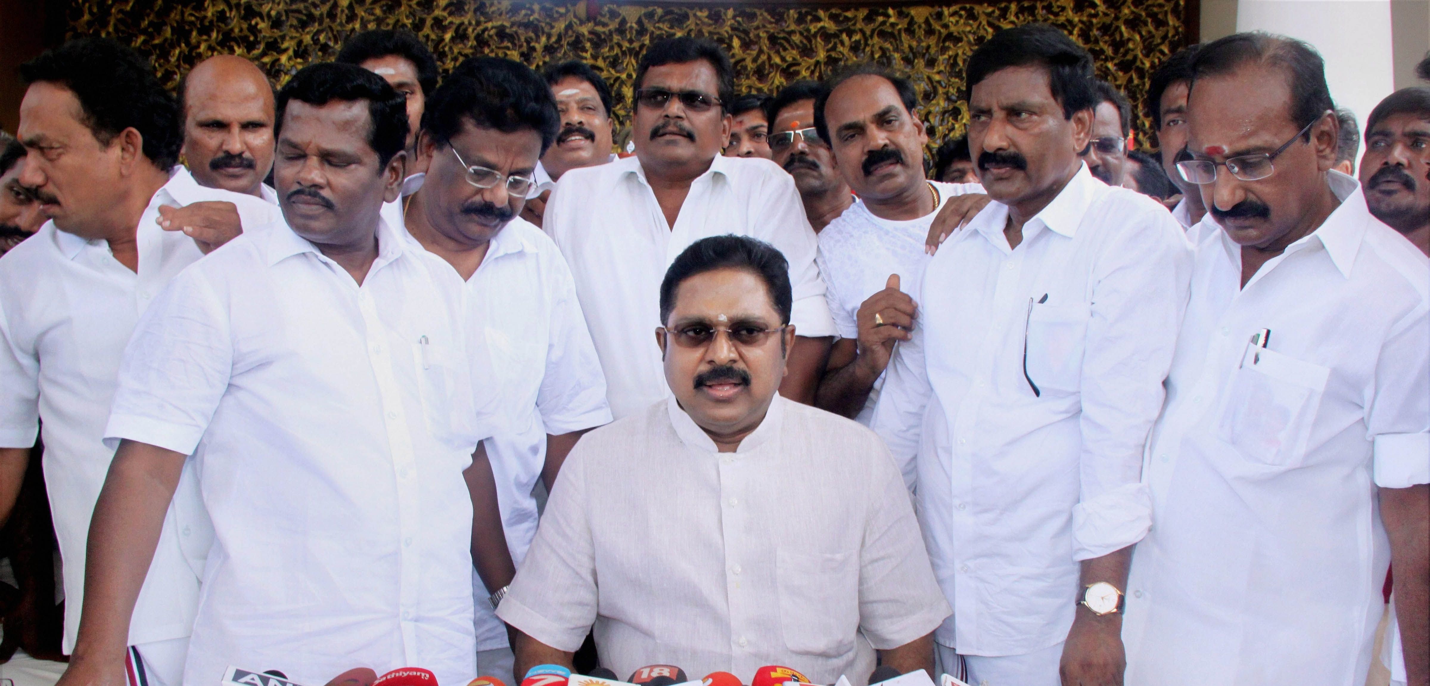 तमिलनाडु : टीटीवी दिनाकरन के समर्थक 18 AIADMK विधायक अयोग्य घोषित