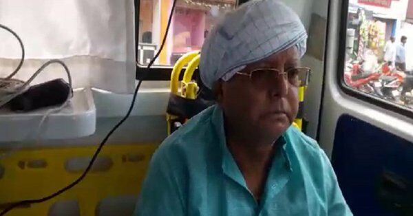 क्या इस तरह के लापरवाह चिकित्सकों से लालूप्रसाद का इलाज कराना उचित है! क्या इस तरह के लापरवाह चिकित्सकों से लालूप्रसाद का इलाज कराना उचित है!