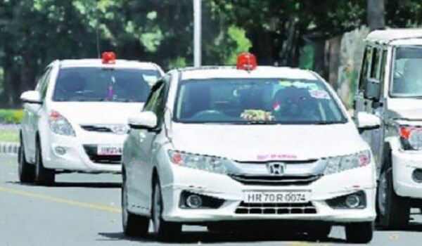 दर्द-ए-लालबत्ती : विधायकों ने कहा- मुझे नहीं लगना कॉमन मैन की तरह लाइन में दर्द-ए-लालबत्ती : विधायकों ने कहा- मुझे नहीं लगना कॉमन मैन की तरह लाइन में