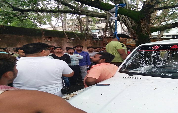 सिस्टम ने दम तोड़ दिया सरोज का! सिस्टम ने दम तोड़ दिया सरोज का!