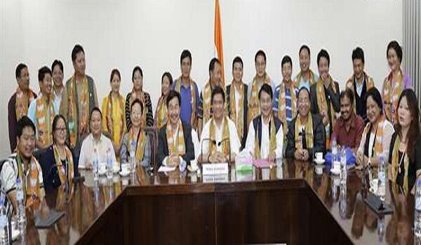 कांग्रेस को लगा झटका, 23 पार्षद BJP में शामिल कांग्रेस को लगा झटका, 23 पार्षद BJP में शामिल