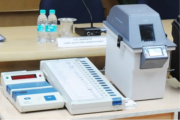 अरुणाचल प्रदेश उपचुनाव: 2 सीटों पर हो रहा मतदान, पहली बार VVPAT का हो रहा इस्तेमाल अरुणाचल प्रदेश उपचुनाव: 2 सीटों पर हो रहा मतदान, पहली बार VVPAT का हो रहा इस्तेमाल