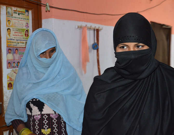 पति ने गर्भवती पत्नी का जबरदस्ती 10 लड़कों से कराया गैंगरेप, और फिर ...? पति ने गर्भवती पत्नी का जबरदस्ती 10 लड़कों से कराया गैंगरेप, और फिर ...?