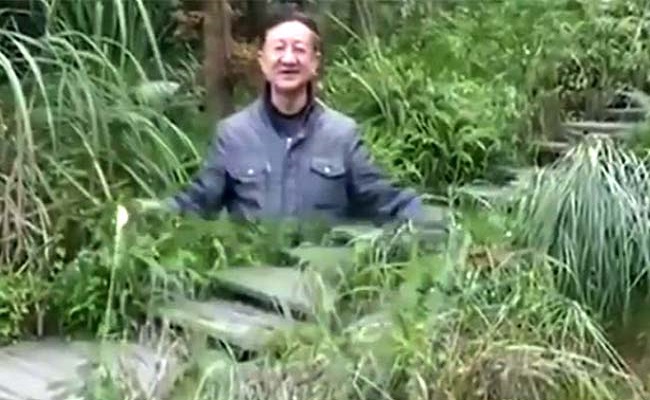 OMG: देखते ही देखते हो जाता है गायब ये शख्स! वीडियो हुआ वायरल