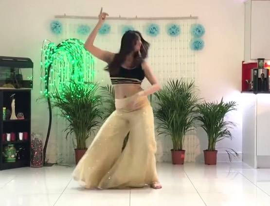 सनी लियोनी के गाने पर इस लड़की ने किया डांस, और फिर वीडियो हुआ वायरल