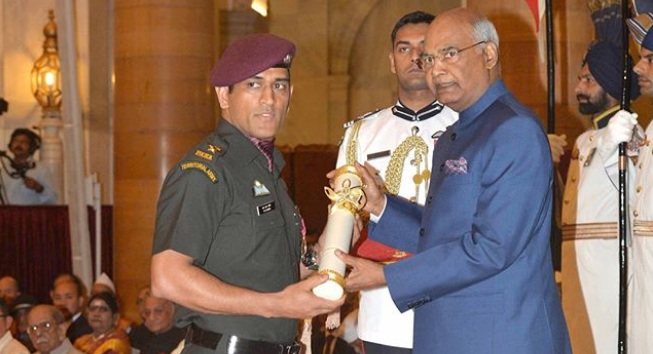 धोनी ने खुद खोला राज, बताया- वर्दी पहनकर क्यों लिया पद्म भूषण सम्मान