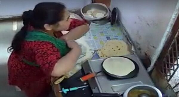 अगर आप भी मेड से बनवाते हैं खाना, तो देखें यह वीडियो