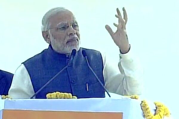 EVM पर बोले पीएम मोदी, नए-नए मुद्दों को फैक्ट्री में बनाता है विपक्ष, नेताओं को दी नसीहत EVM पर बोले पीएम मोदी, नए-नए मुद्दों को फैक्ट्री में बनाता है विपक्ष, नेताओं को दी नसीहत