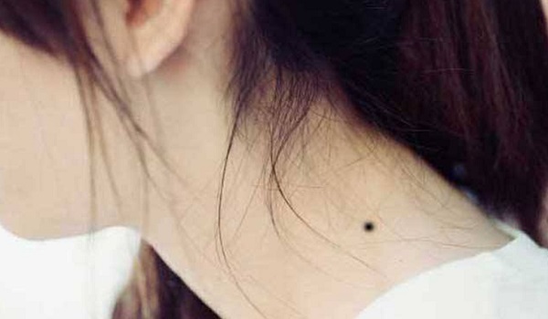 अगर आपके शरीर के इन 12 अंगों पर है तिल, तो आपको अमीर बनने से कोई नहीं रोक सकता