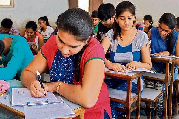 NEET परीक्षा से पहले लड़कियों के उतरवाए गए अंडरगारमेंट, दर्ज हुआ मामला NEET परीक्षा से पहले लड़कियों के उतरवाए गए अंडरगारमेंट, दर्ज हुआ मामला