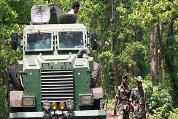 CRPF और पुलिस की बड़ी कार्रवाई, सुकमा हमले में शामिल 10 हार्डकोर नक्सली को पकड़ा CRPF और पुलिस की बड़ी कार्रवाई, सुकमा हमले में शामिल 10 हार्डकोर नक्सली को पकड़ा