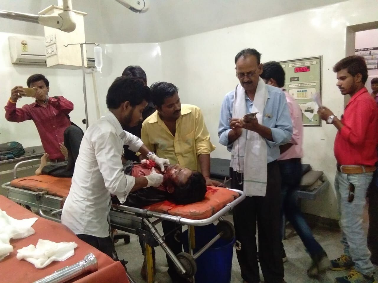 हरदोई में माँ काली की मंदिर में भक्त ने काटी अपनी गर्दन, मंदिर में मचा हडकम्प हरदोई में माँ काली की मंदिर में भक्त ने काटी अपनी गर्दन, मंदिर में मचा हडकम्प