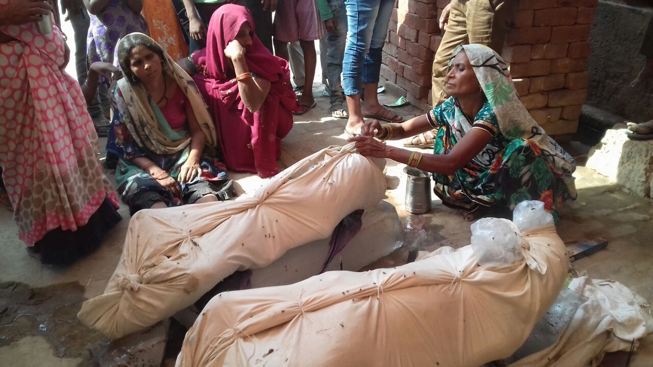कासगंज दो मासूमों की हत्या से मची सनसनी, दोनों चचेरे भाई कल से थे लापता कासगंज दो मासूमों की हत्या से मची सनसनी, दोनों चचेरे भाई कल से थे लापता