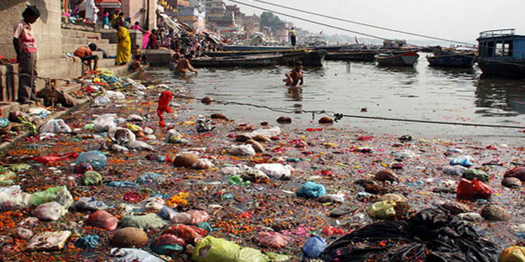 गंगा और यमुना गंदगी देखकर रोने लगी