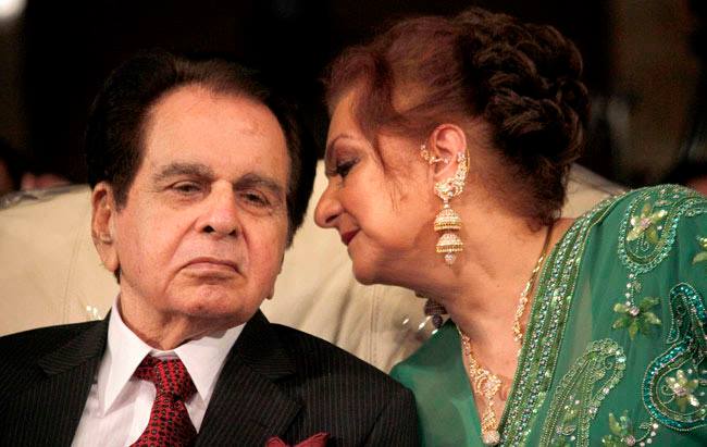 मौत के फरिश्तों से अपने कोहिनूर को एक बार फिर बचा लाईं सायरा बानो मौत के फरिश्तों से अपने कोहिनूर को एक बार फिर बचा लाईं सायरा बानो